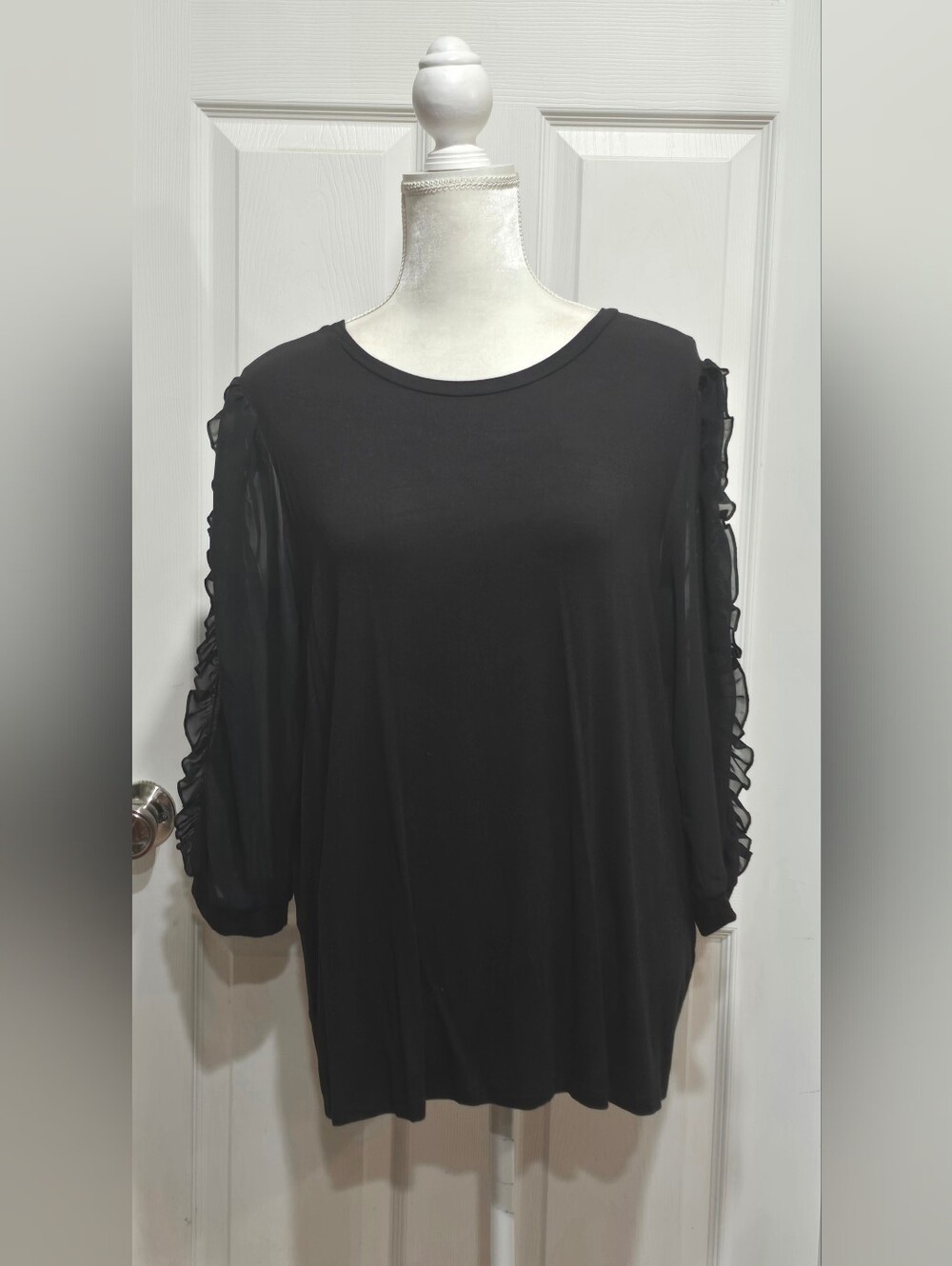 Chelsea & Theodore Black Ruffle Sheer Sleeve Knit Top Size 1X